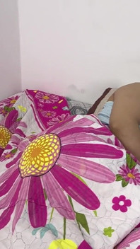 Soddisfa la fantasia con il mio fratellastro nel mio letto