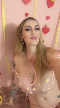 I’m Live on Mv Cum Hang Out with Me