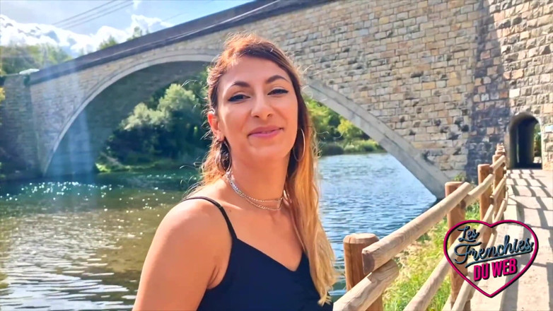 The Frenchies of the web: Stella, o supusă căreia îi place să fie futută în gură