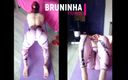 Bruninha fitness: Brasilianische frau macht yoga mit im arsch gerittenen leggings