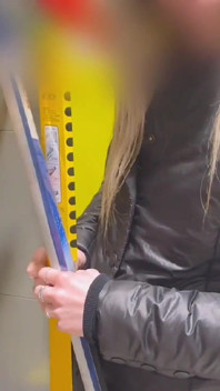 Al Centro Commerciale Rimorchio Una Bionda E Mi Faccio Fare Una Sega Nel Parcheggio