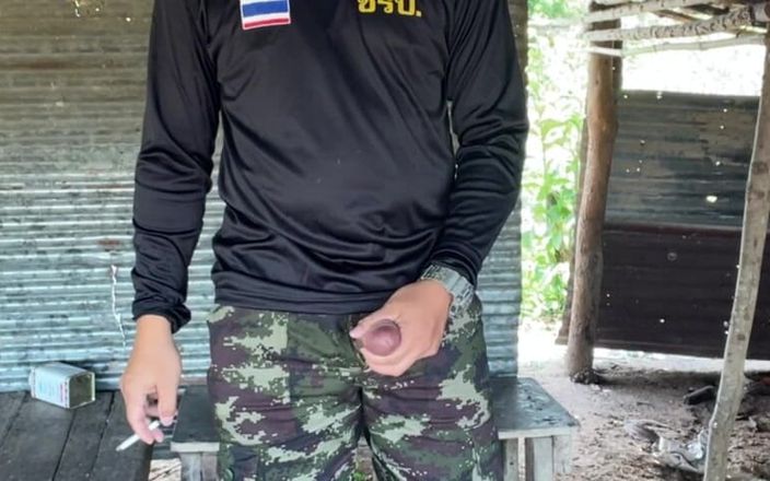 Hiroshi_cr: Geiler Solider thai wichst und kommt bei der arbeit