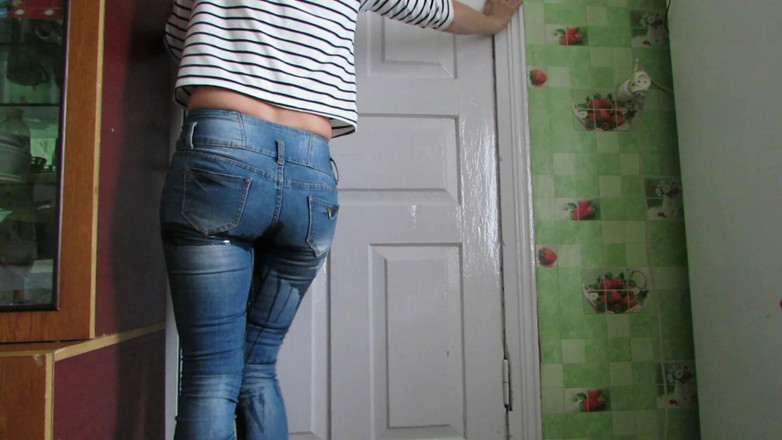 SexyAnka: 这是给你的。从我的腿上舔它。