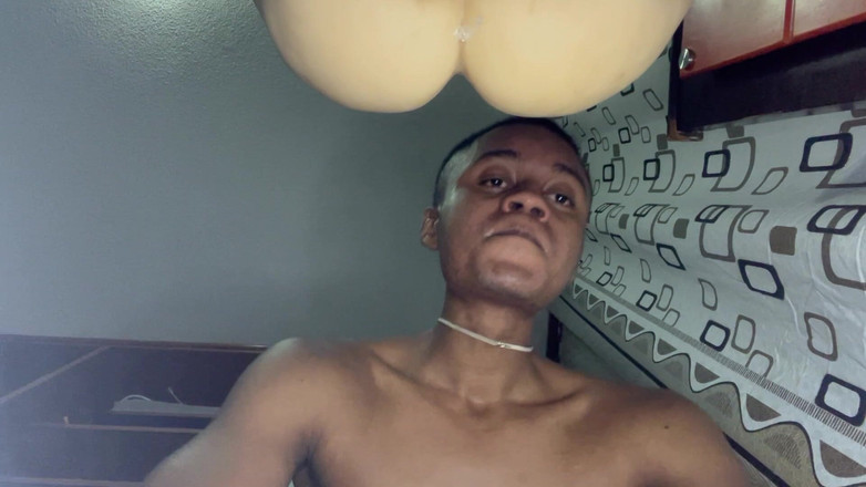 Black-2001: Jag måste knulla din röv som jag knullar den här...