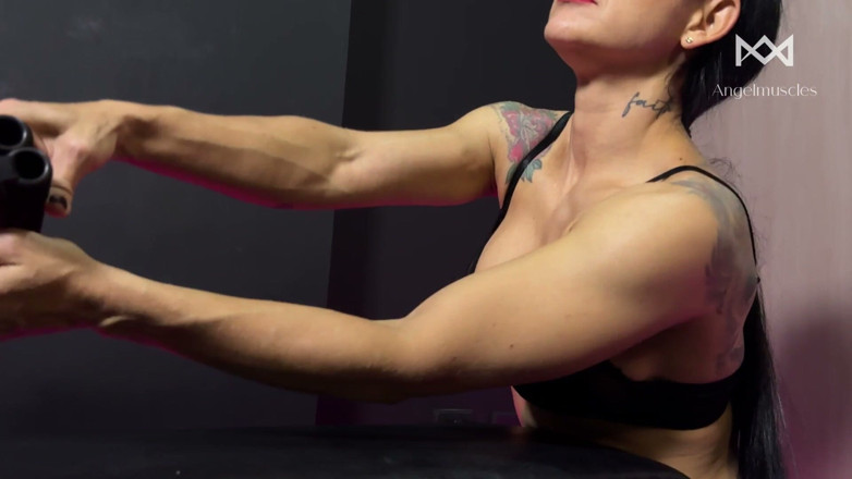Angelmuscles: Anatomy Class, Biceps, Shoulders, and a Very Distracted Student Part 1