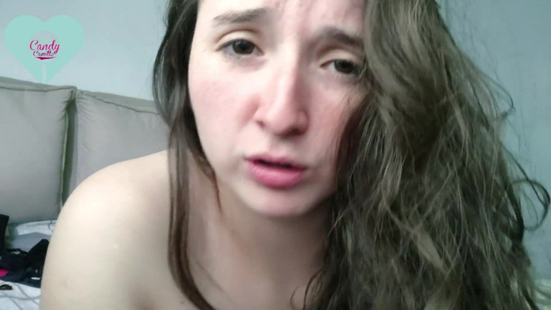 Candy Camille: Cutie rider en dildo och får creampie
