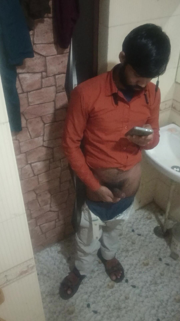 Brijesh 270: 나는 화장실에서 혼자 비디오를 촬영했다.