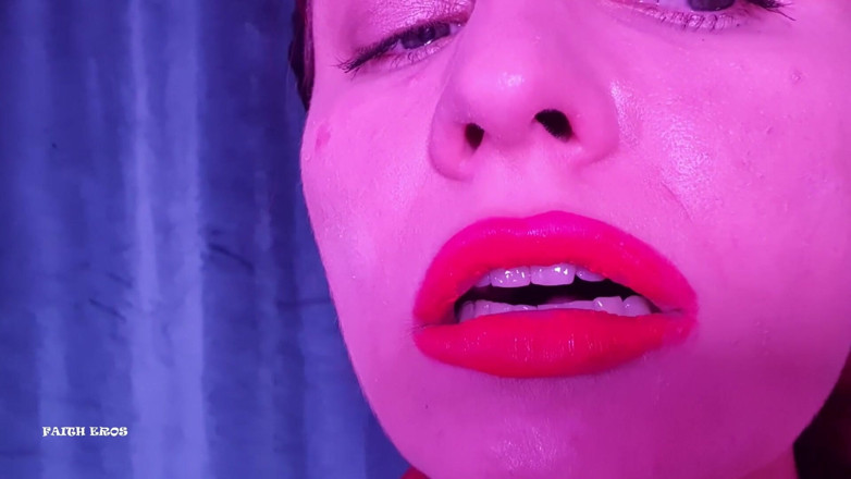 Faith Eros: È faticoso essere un manichino - Yawning