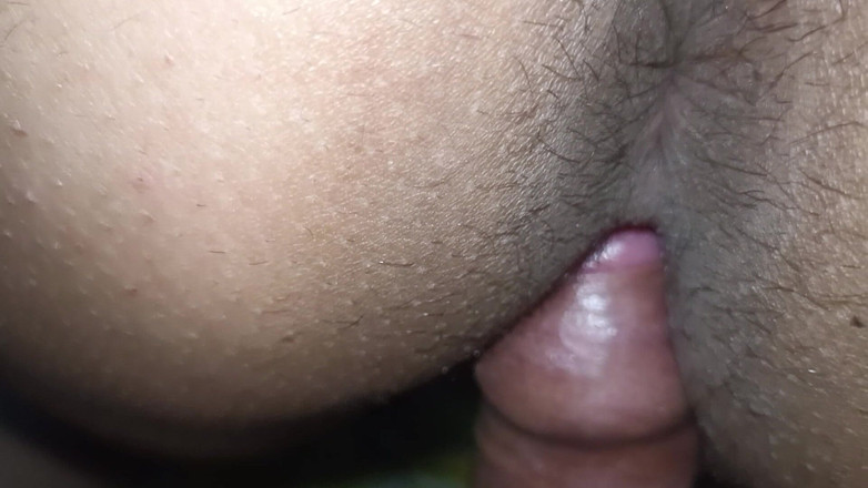 XXX Nepal: Come il pene entra nella vagina stretta della teen.