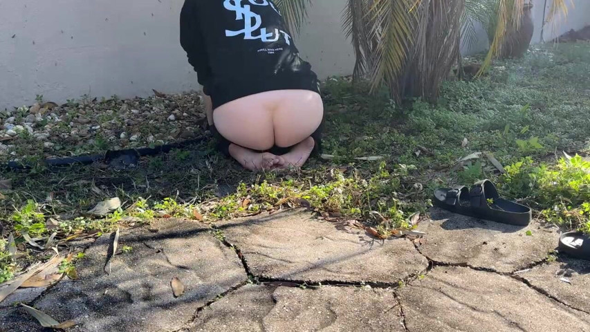 Gardening Outdoor Buttcrack (Riley Daniels) Gardening Outdoor Buttcrack (Riley Daniels)