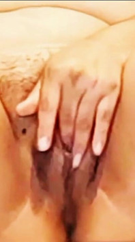 หีอ้วนเงี่ยนหีอยากโดนควย มือดึงหีเสียว