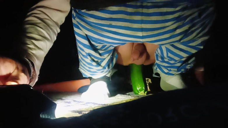 Culopeke: Một chàng trai trẻ gầy gò một mình mở hậu...