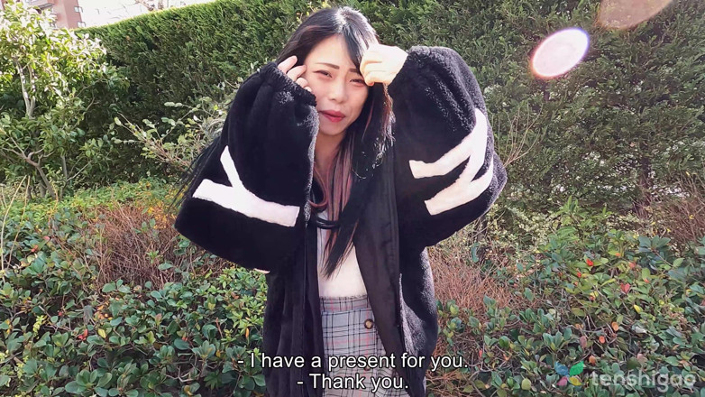 Tenshigao: Akane Okawa ในเย็ดหมู่สามคนชายสองหญิงหนึ่งที่เธอโดนสองควยดูดควย