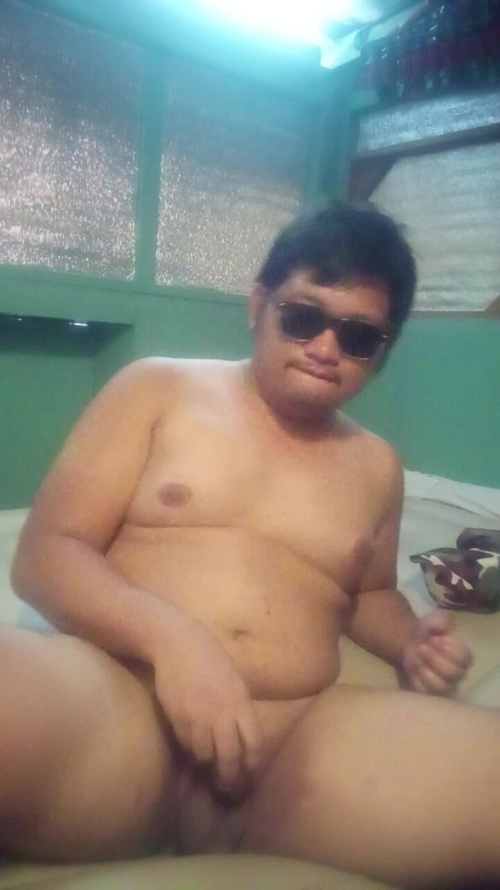 BossRaei: mere kamre ke andar eyarbed par meri guriya ko phataafat...