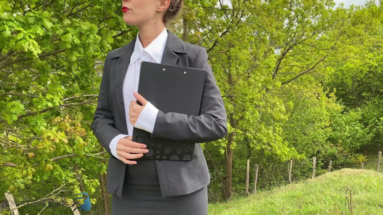 Business Bitch: Real estate business woman outdoor fuck