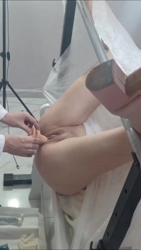 Gynekolog použil gel k vyšetření mladé ženy