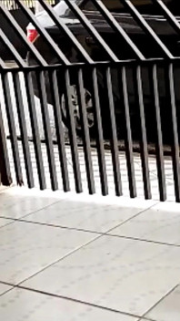 Eşimi beni aldatırken yakaladım! Eve dağınık geldi!