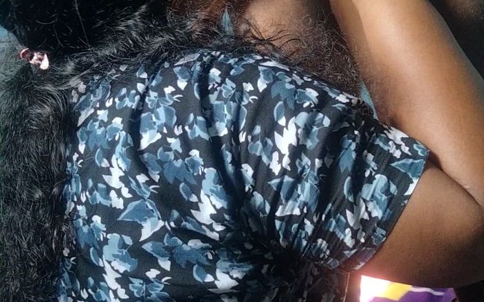 Benita sweety: Lavando o vestido, show de pernas quentes e mordida quente...
