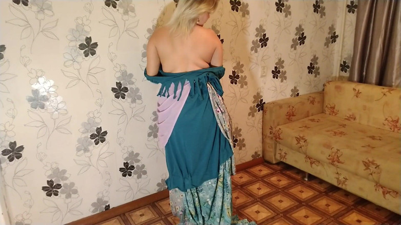 LizAngel: Fetish gaun panjang, topless.