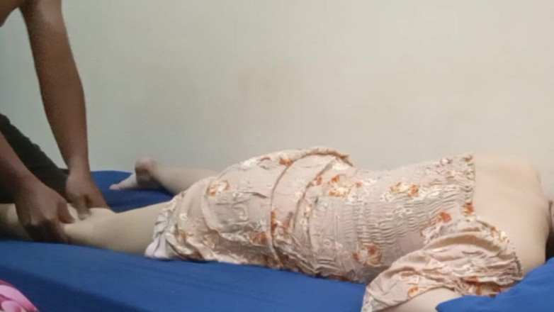 Angelina Pop: Încearcă să nu fii tentat când o masezi pe mama...