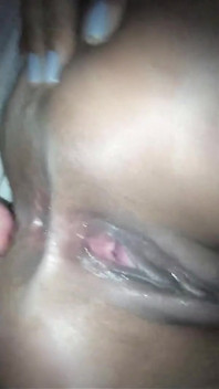 Engañando a mi esposo con el vecino mientras trabaja