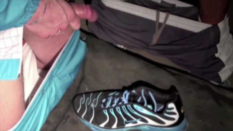 Sneaker gay: Sneaker-demütigung für greg