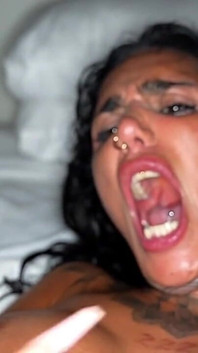 Due milf pazze condividono un enorme cazzo nero