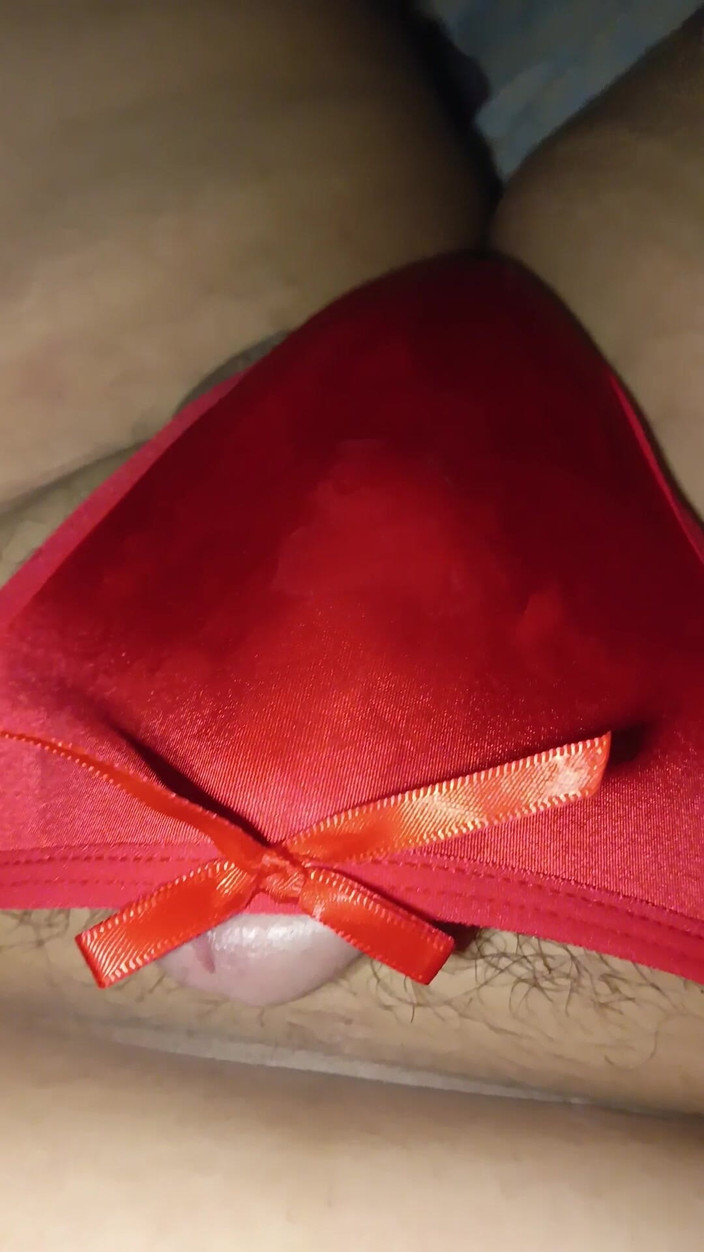 SilkPantyLove7: Сексуальні червоні стрінги дружини, повні сперми!