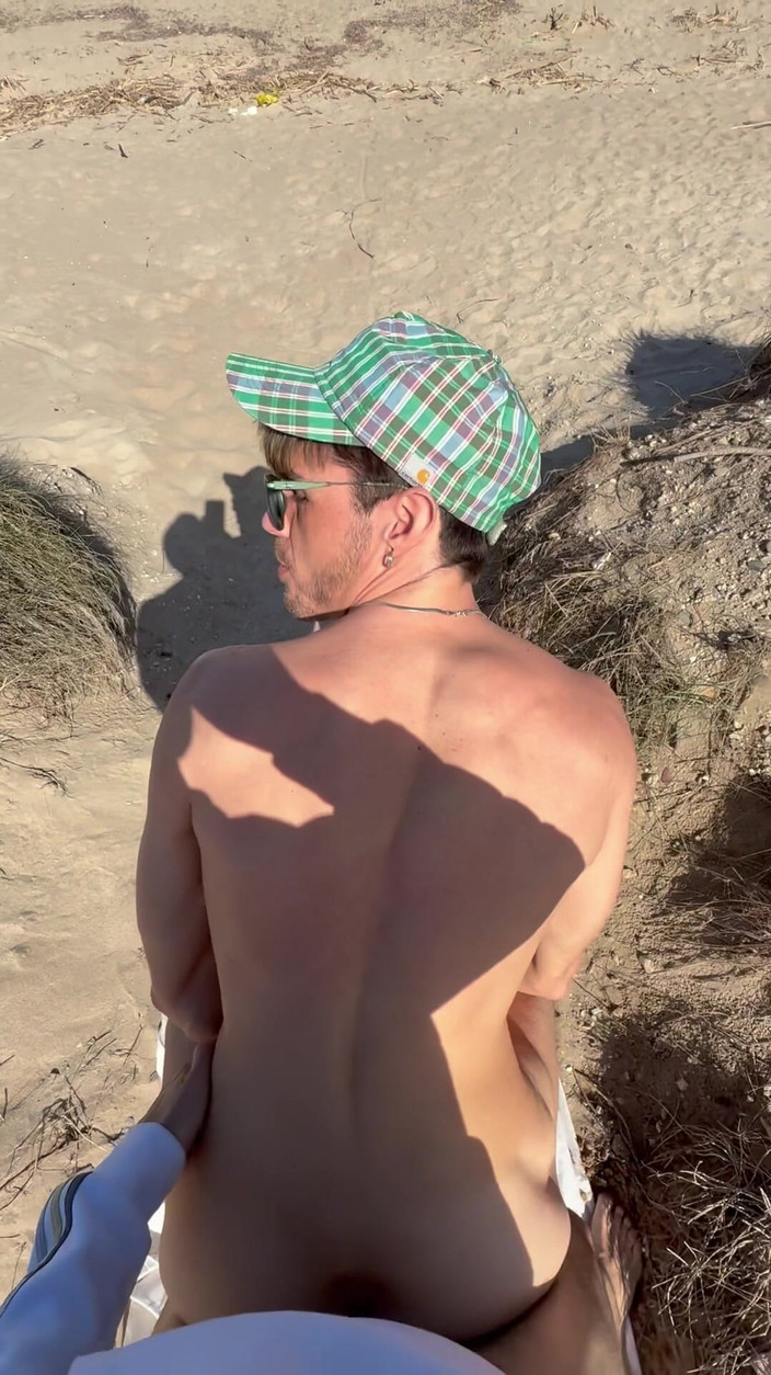 Liam Harding: 爸爸在海滩上操大屁股肌肉运动员