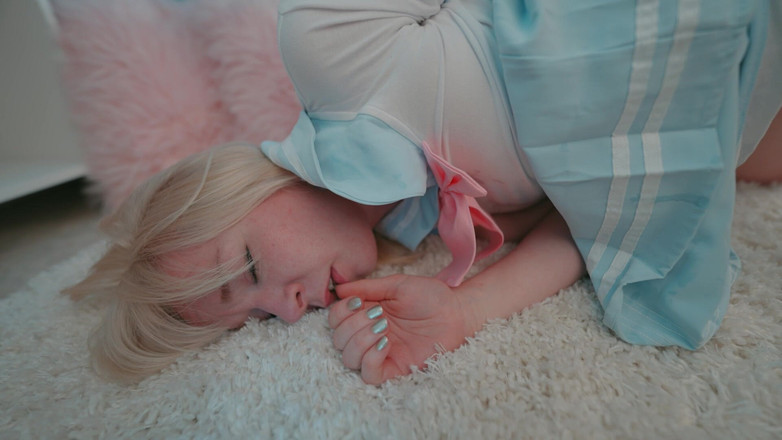 Jolie Lyon: तुम्हारी lil सौतेली बेटी वीर्य से सराबोर है