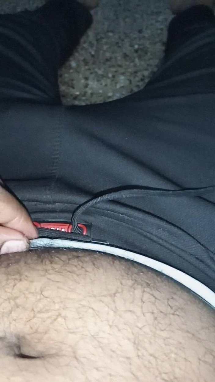 Sweet Indian cock: मेरी पत्नी घर में मेरे लंड को हाथों से मजा देती है