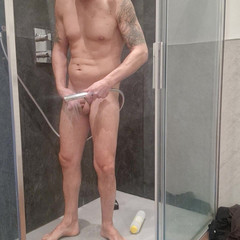 Moreno bruni: Gay sprcha