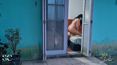 Dama Cuckold: Paroháč přišel domů a viděl svou ženu s jiným