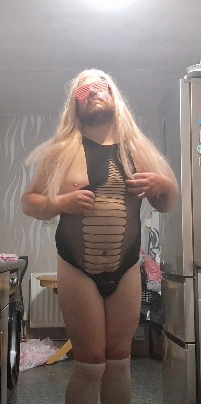 Tinychubman: Sexy pequeña polla mariquita Alicia-sissy-smallz disfrutando finalmente.