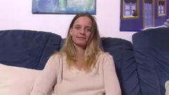 Komm schon, du kleine schlampe wichst deine muschi schön 2