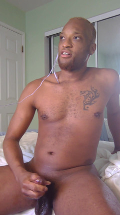 Kennie Jai: Kennie Jai visar upp sig på Cam