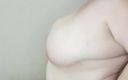 Sweet July: बड़े कांपते हुए स्तन वाली चोदने लायक मम्मियाँ