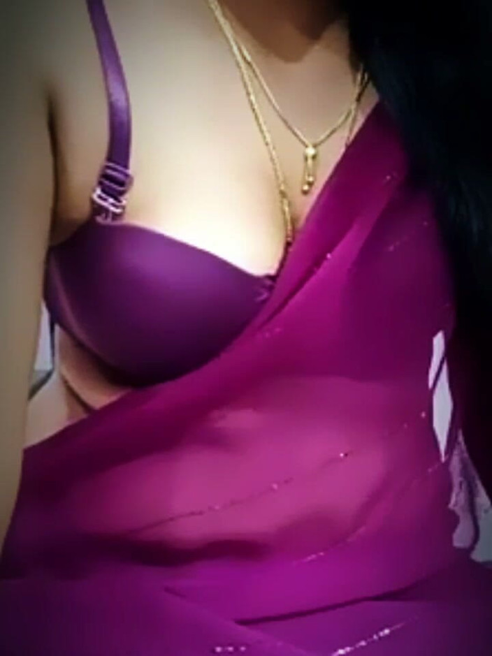 Your_Meena69: Caliente madrastra de humor completo