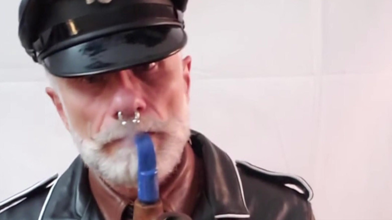 MusclesCigarsFFPig: Bluf Smoking
