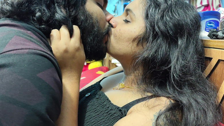 Vaigavarun45: Girl Friend First Time Sex with Boy Friend in Home...