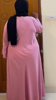 モロッコの巨大なおっぱいとPAWG美しいヒジャブのホットなおばさんが隣人から性交したい