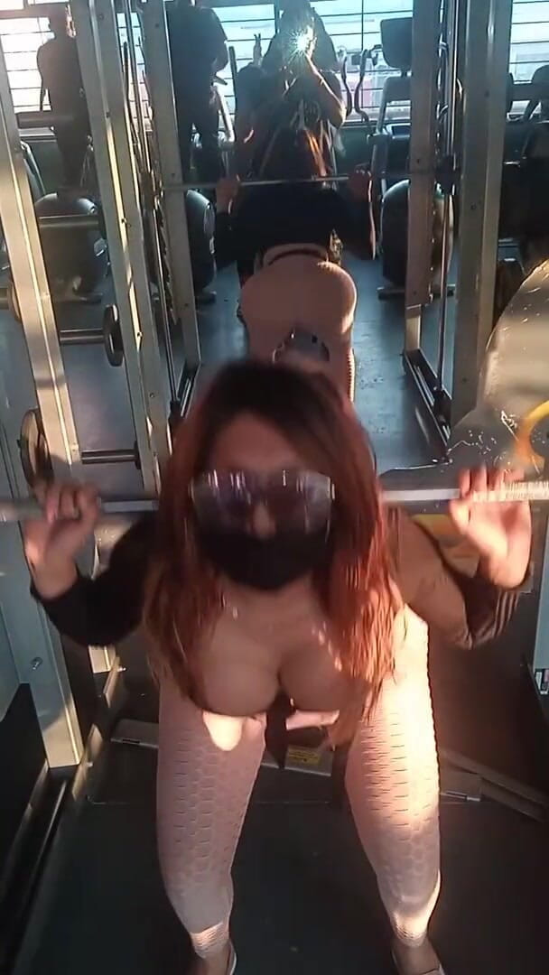 Barbietransxxxx: Transsexuală în sala de sport cu antrenorul care face sex
