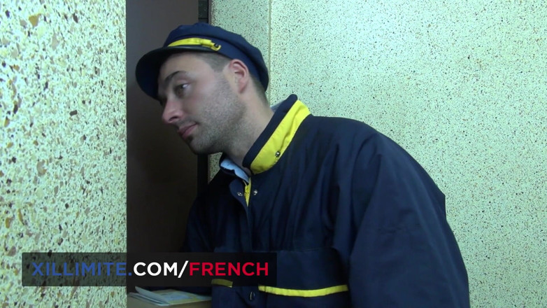French girls at work: Remaja Perancis dikongkek oleh tukang surat (Juliana Lust)