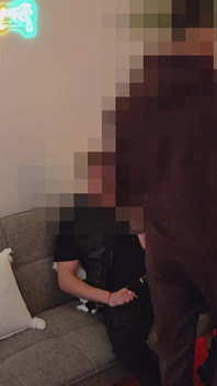 Část 1 - hetero svalnatý chlap a ochranka poprvé anál, líbání a kouření, zatímco se dívám