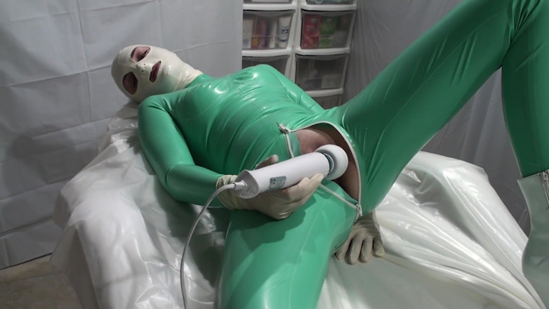 Latex Danielle: Latex Danielle พักผ่อนในรถพยาบาล