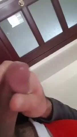 Horny Inn: Turco papai se masturba