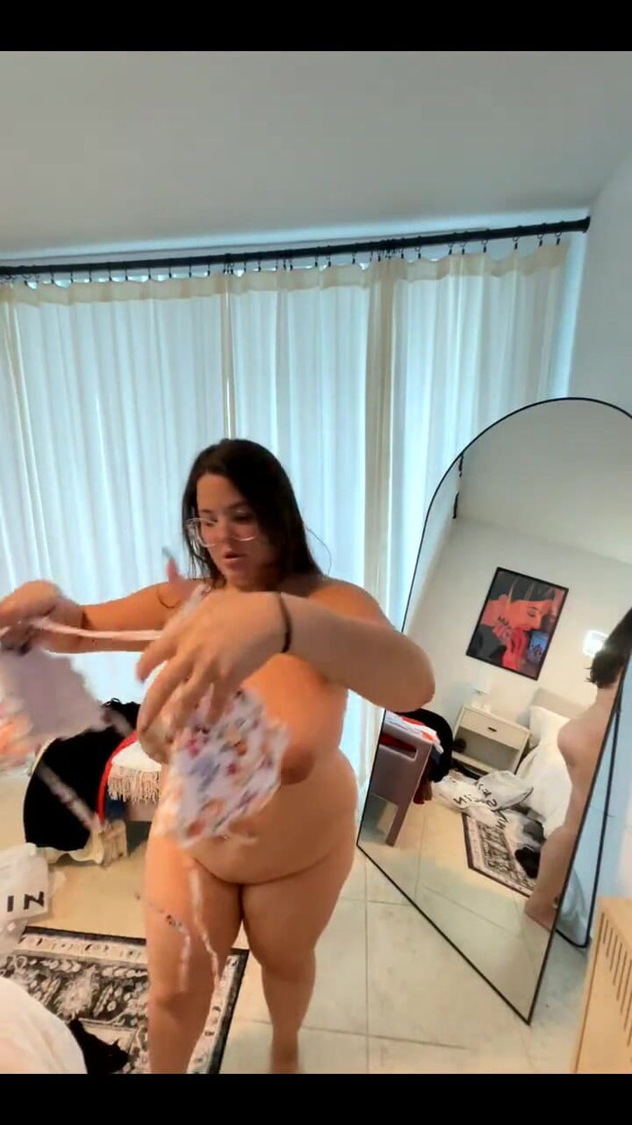 Dani Valentina: Dickes kurviges mädchen