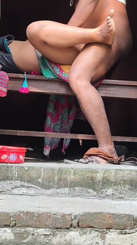 Bhabhi e Dewar ao ar livre banheiro sexo