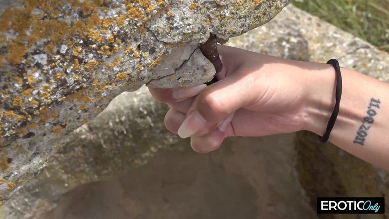 MILFFreaksX: Raději šukají venku