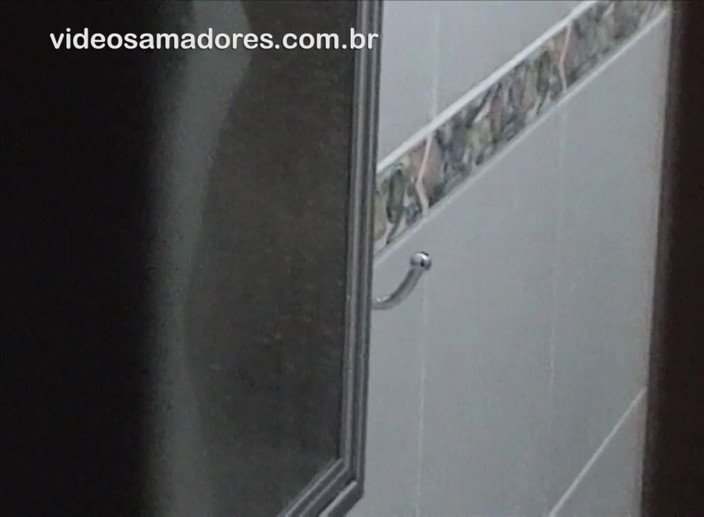 Amateurs videos: Blonde with beautiful natural curves taking a shower